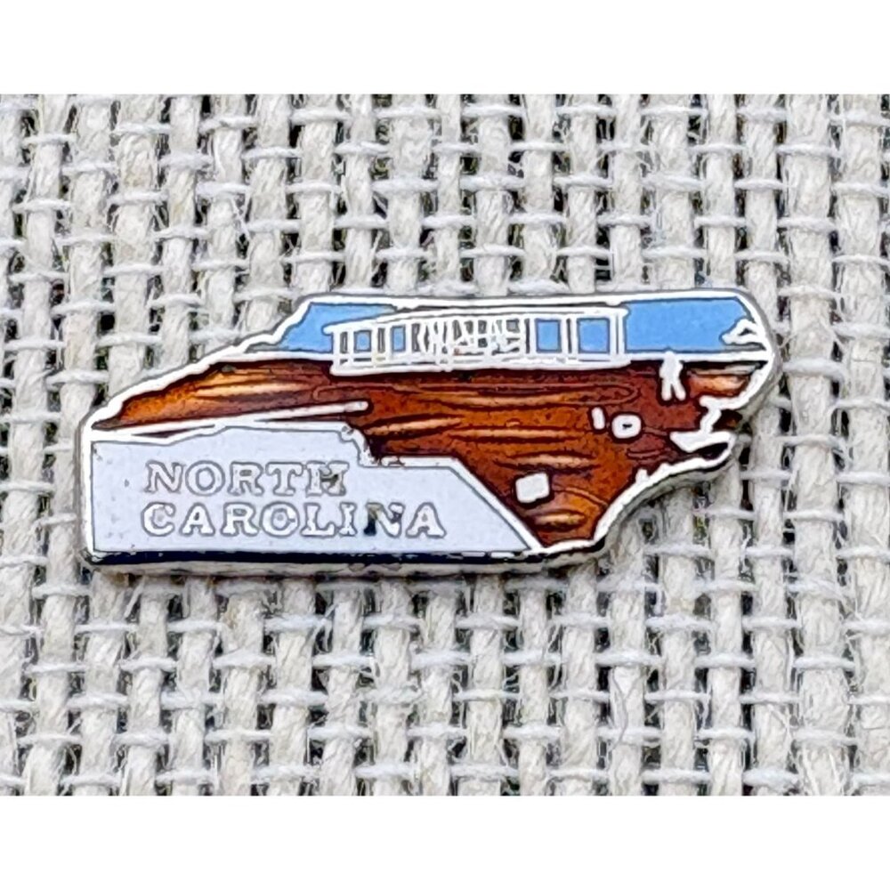 Vintage North Carolina Pin State Map Enamel Lapel Hat Souvenir - Picture 4 of 6